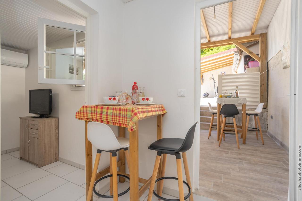 Heliconia - Appt Avec Piscine Partagee Apartment Saint-Pierre Екстериор снимка