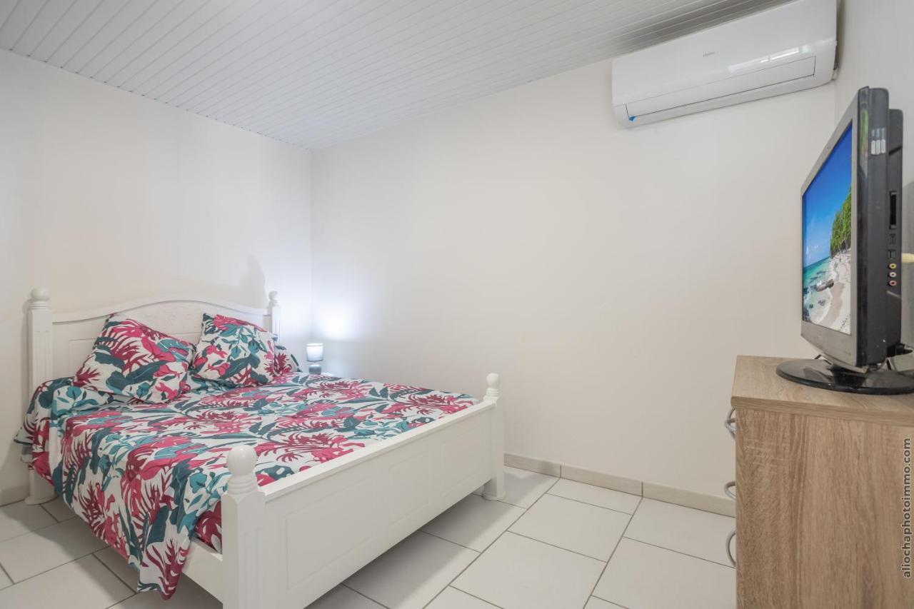 Heliconia - Appt Avec Piscine Partagee Apartment Saint-Pierre Екстериор снимка